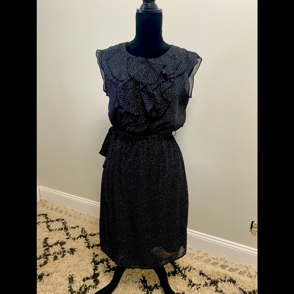 SLEEVELESS BLACK DRESS